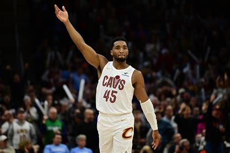 Toronto Raptors at Cleveland Cavaliers odds, picks and predictions.